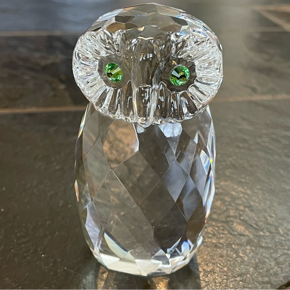 Oleg Cassini Crystal Owl with Green eyes. Paperweight